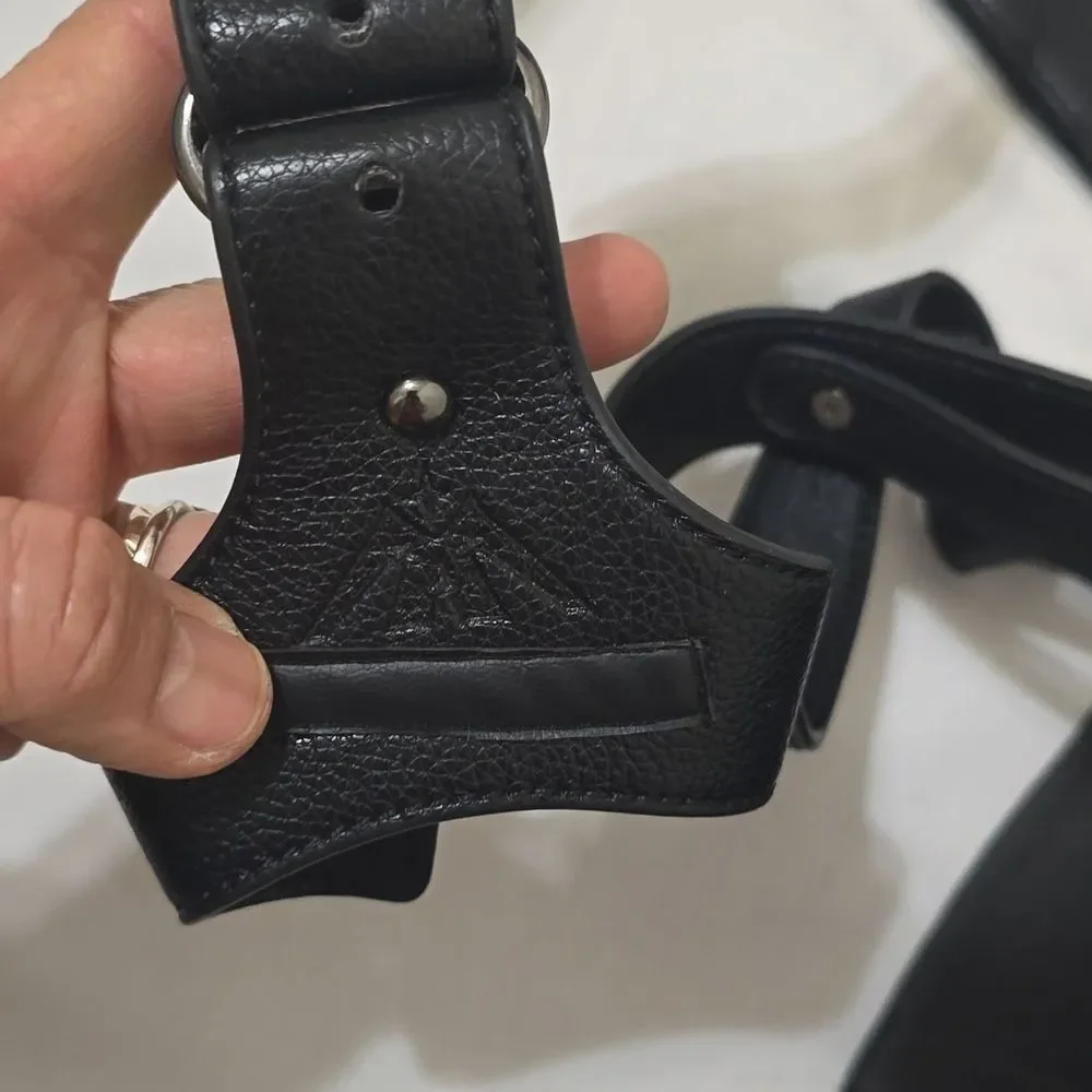Black‎ Key and Card Holder with Functional Design